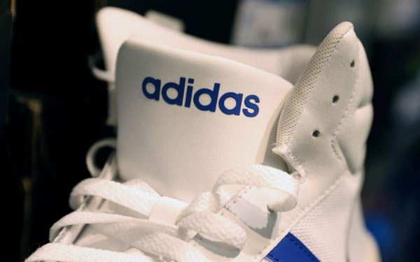 Adidas сообщила о первом годовом убытке более чем за 30 лет