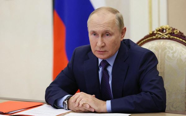 Путин разрешил проводить сделки ПИФ с пакетами в стратегических компаниях
