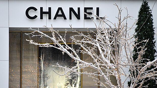 Стало известно о сокращении числа магазинов Chanel в России