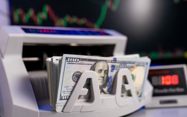 Курс доллара поднялся выше ₽92 впервые с 4 марта