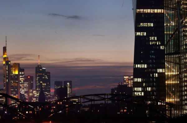 ЕЦБ сохранил ставку на рекордно высоком уровне четвертый раз подряд