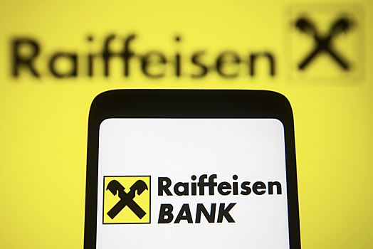 Reuters: США пытаются заставить Raiffeisen не покупать долю Дерипаски в Strabag