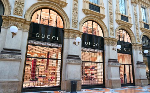 Падение продаж Gucci обвалило котировки ее управляющей компании на 14%